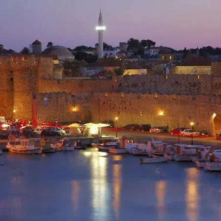 New Brand Villas: Beachside Retreat With & Heated Pool Villa Haraki