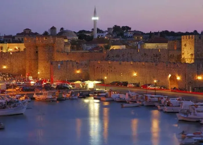 New Brand Villas: Beachside Retreat With & Heated Pool Villa Haraki