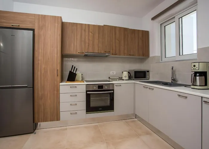 New Brand Villas: Beachside Retreat With & Heated Pool Villa Haraki