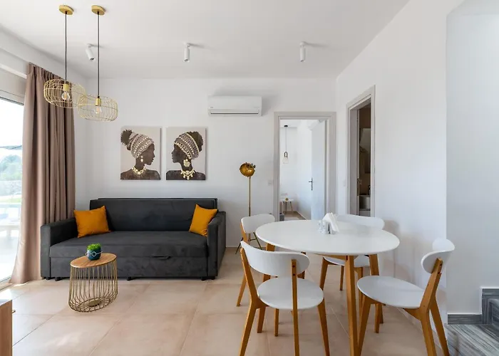 Villa New Brand Villas: Beachside Retreat With & Heated Pool Haraki