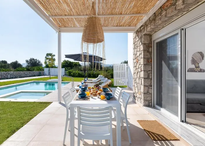 Villa New Brand Villas: Beachside Retreat With & Heated Pool
