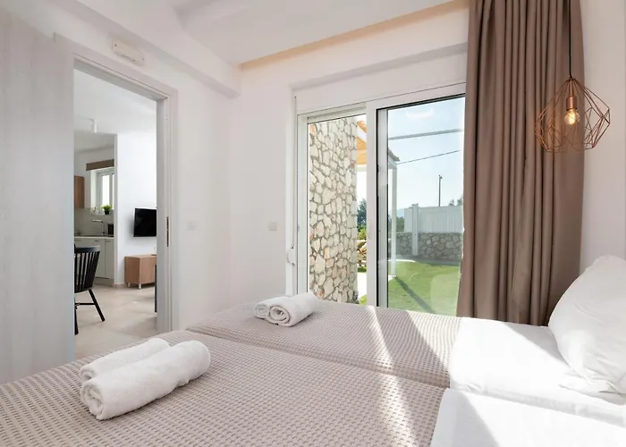 New Brand Villas: Beachside Retreat With & Heated Pool Villa *