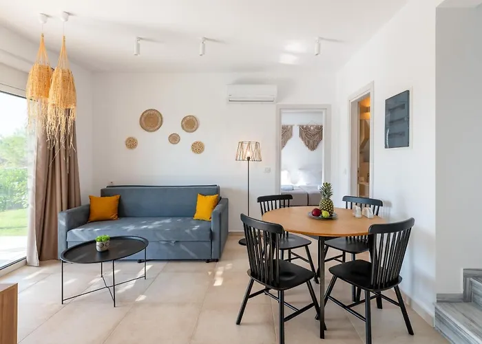 New Brand Villas: Beachside Retreat With & Heated Pool Villa Haraki