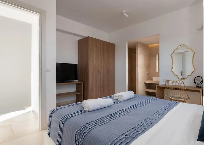 Villa New Brand Villas: Beachside Retreat With & Heated Pool Haraki