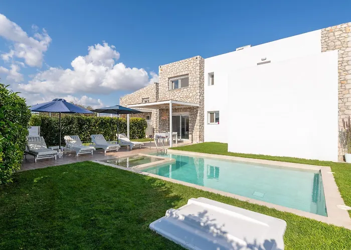 New Brand Villas: Beachside Retreat With & Heated Pool * Haraki