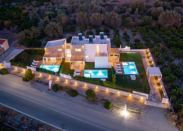 New Brand Villas: Beachside Retreat With & Heated Pool * Haraki